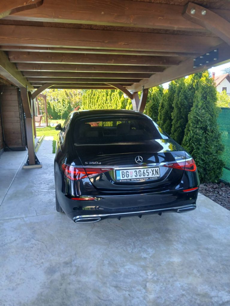Nadstrešnica za auto od punog drveta